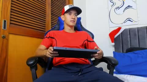 Snapshot of jake_shadow14 chatting on January 24, 9:04 pm Hi guys im new 3 online show from January 24, 9:04 pm