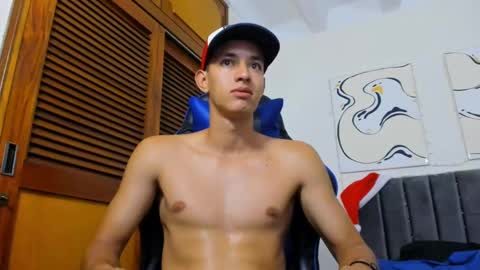 Snapshot of jake_shadow14 chatting on January 25, 12:38 am Hi guys im new 3 online show from January 25, 12:38 am
