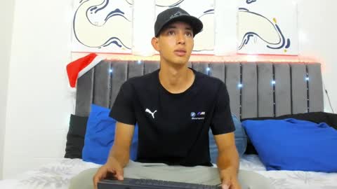 Snapshot of jake_shadow14 chatting on January 8, 1:53 am Hi guys im new 3 online show from January 8, 1:53 am