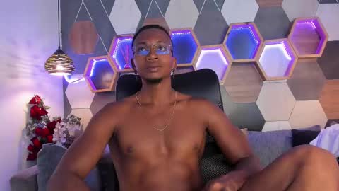   online show from March 5, 8:32 pm