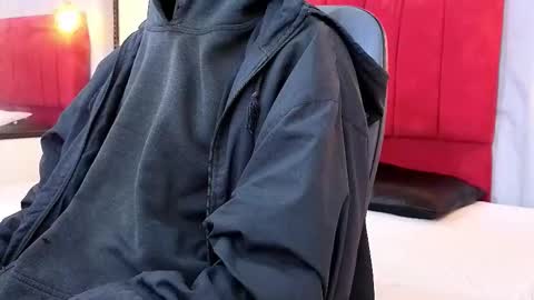 james_adamss_ online show from February 3, 12:42 pm