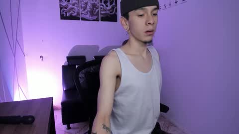 james_adamss_ online show from December 17, 12:45 pm