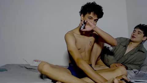 Snapshot of james_dreams_ chatting on December 9, 9:28 am James online show from December 9, 9:28 am