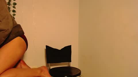 Snapshot of james_dreams_ chatting on December 16, 5:49 am James online show from December 16, 5:49 am