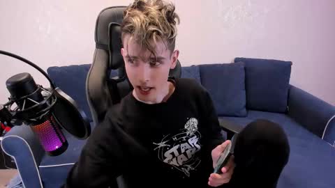 James online show from November 6, 6:44 pm