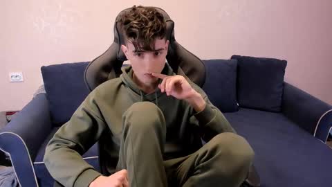 James online show from October 31, 6:19 pm