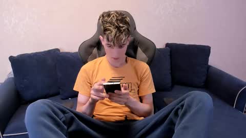 James online show from November 12, 7:27 pm