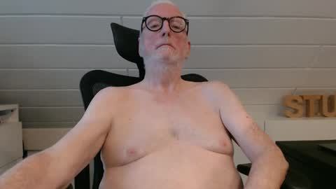 JamesGreyhound70 online show from December 18, 9:26 am