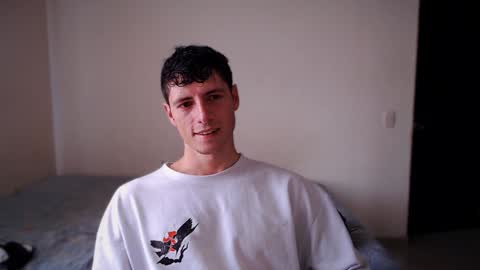 Snapshot of jamesss____ chatting on January 3, 4:37 pm jamesss____ online show from January 3, 4:37 pm