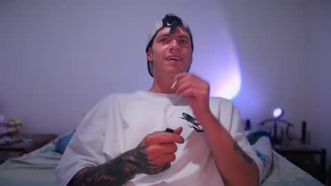 Snapshot of jamesss____ chatting on February 12, 3:51 am jamesss____ online show from February 12, 3:51 am