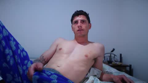 Snapshot of jamesss____ chatting on February 10, 2:30 am jamesss____ online show from February 10, 2:30 am