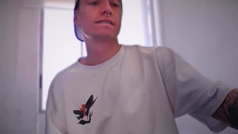 Snapshot of jamesss____ chatting on January 23, 4:59 pm jamesss____ online show from January 23, 4:59 pm