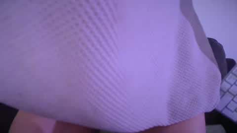 Snapshot of jamesss____ chatting on February 13, 12:24 am jamesss____ online show from February 13, 12:24 am