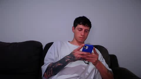 Snapshot of jamesss____ chatting on March 2, 12:09 am jamesss____ online show from March 2, 12:09 am