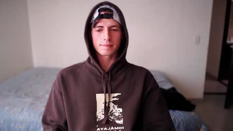 Snapshot of jamesss____ chatting on January 6, 6:31 pm jamesss____ online show from January 6, 6:31 pm