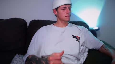 Snapshot of jamesss____ chatting on February 27, 10:53 pm jamesss____ online show from February 27, 10:53 pm