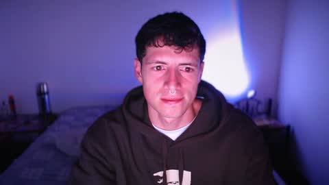 Snapshot of jamesss____ chatting on February 9, 3:32 am jamesss____ online show from February 9, 3:32 am