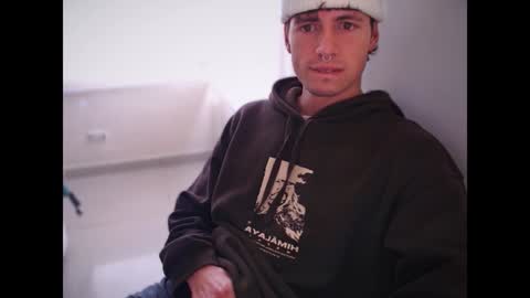 Snapshot of jamesss____ chatting on January 21, 2:26 pm jamesss____ online show from January 21, 2:26 pm