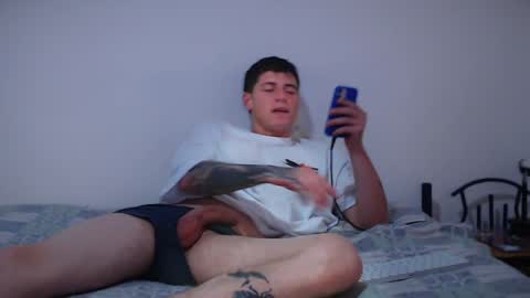 Snapshot of jamesss____ chatting on February 6, 3:41 pm jamesss____ online show from February 6, 3:41 pm