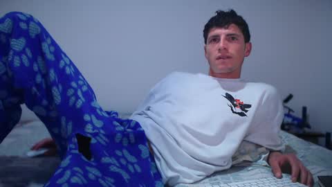 Snapshot of jamesss____ chatting on February 10, 7:17 pm jamesss____ online show from February 10, 7:17 pm