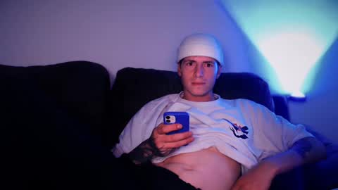 Snapshot of jamesss____ chatting on March 1, 4:44 pm jamesss____ online show from March 1, 4:44 pm