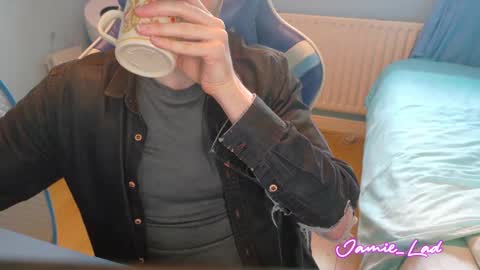 Snapshot of jamie_lad chatting on February 15, 12:01 pm Jamie online show from February 15, 12:01 pm