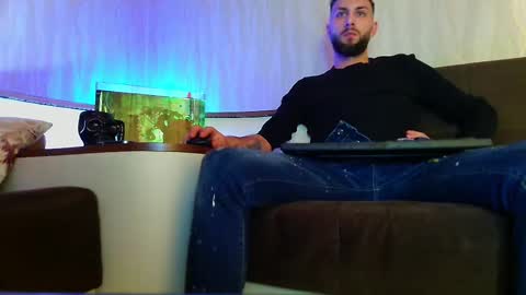 Snapshot of jamienoxus chatting on March 7, 12:04 am Robbie online show from March 7, 12:04 am