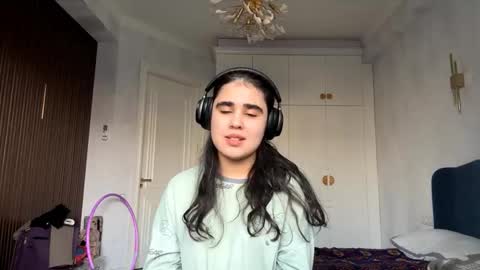 Isabella online show from November 19, 6:24 am