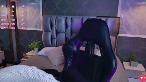 janettejones_ online show from November 19, 5:51 am