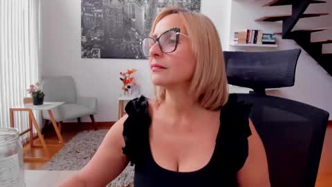 Snapshot of janeturner chatting on October 9, 1:49 pm JANE TURNER MILF online show from October 9, 1:49 pm