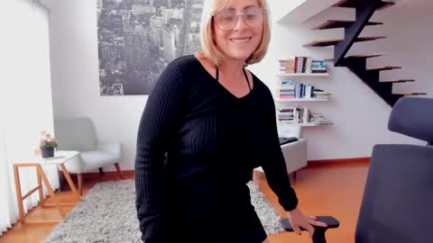 Snapshot of janeturner chatting on October 2, 1:10 pm JANE TURNER MILF online show from October 2, 1:10 pm
