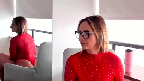 Snapshot of janeturner chatting on February 7, 1:32 pm JANE TURNER MILF online show from February 7, 1:32 pm