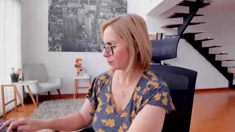 Snapshot of janeturner chatting on September 10, 1:45 pm JANE TURNER MILF online show from September 10, 1:45 pm