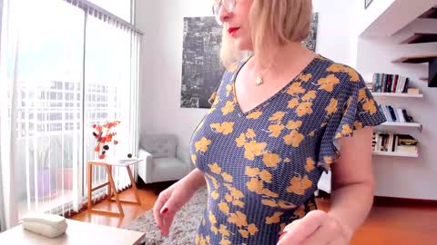 Snapshot of janeturner chatting on December 23, 1:45 pm JANE TURNER MILF online show from December 23, 1:45 pm