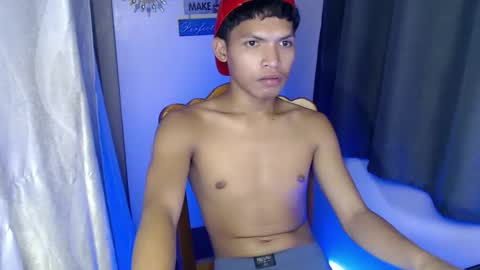 janlloyd04 online show from October 6, 8:32 am