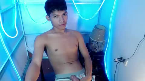 janlloyd04 online show from March 10, 2:21 pm