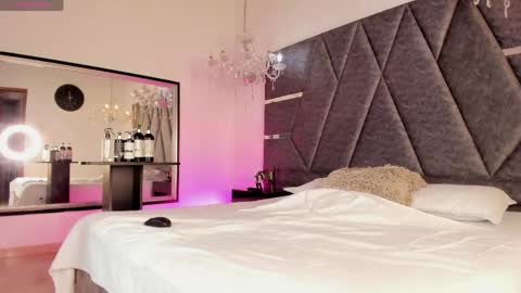 janna_foxx online show from April 19, 4:02 am