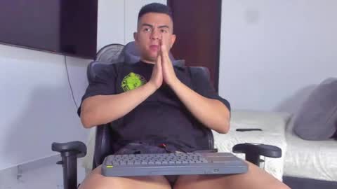 JBrooksXx online show from March 4, 9:11 pm