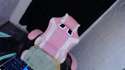 Jassie online show from December 15, 1:29 pm