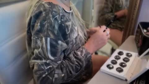 JAV online show from October 17, 8:24 pm