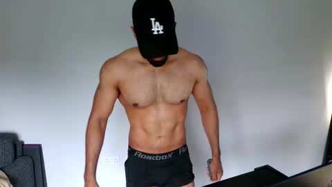 jay_92927532 online show from May 4, 12:33 pm