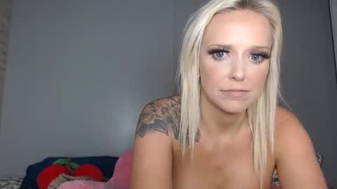 Snapshot of jaydenangel chatting on September 20, 11:19 pm Blondie Queen Jayden online show from September 20, 11:19 pm