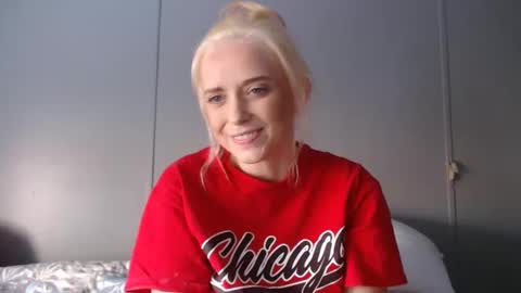 Snapshot of jaydenangel chatting on January 15, 3:39 pm Blondie Queen Jayden online show from January 15, 3:39 pm