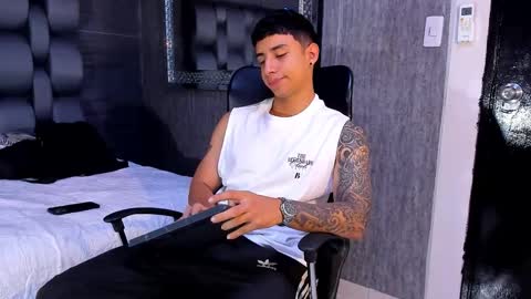 jaze_bradley online show from December 21, 2:01 pm