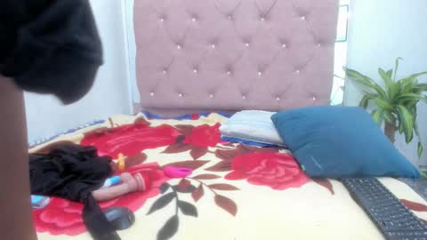 jazmin040_ online show from February 7, 12:08 pm