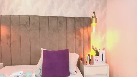 Jazmin online show from June 6, 9:42 pm