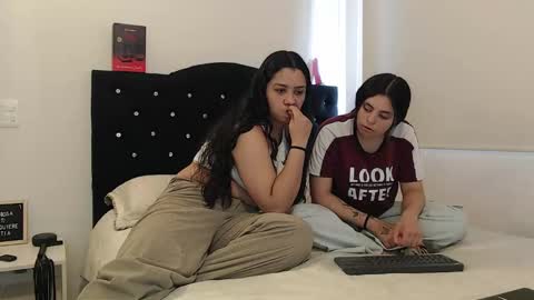 Jazmin and Scarlett online show from February 14, 7:12 pm