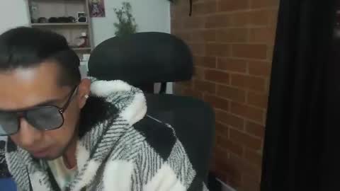 jblack_jwhite online show from June 11, 2:53 am