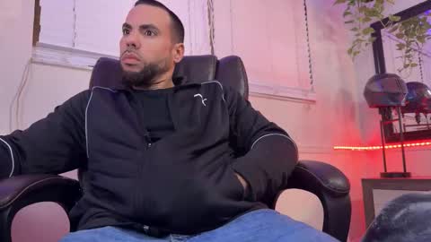 JcMax305 online show from February 1, 8:50 pm