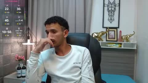 jdwhite18 online show from April 19, 11:18 pm